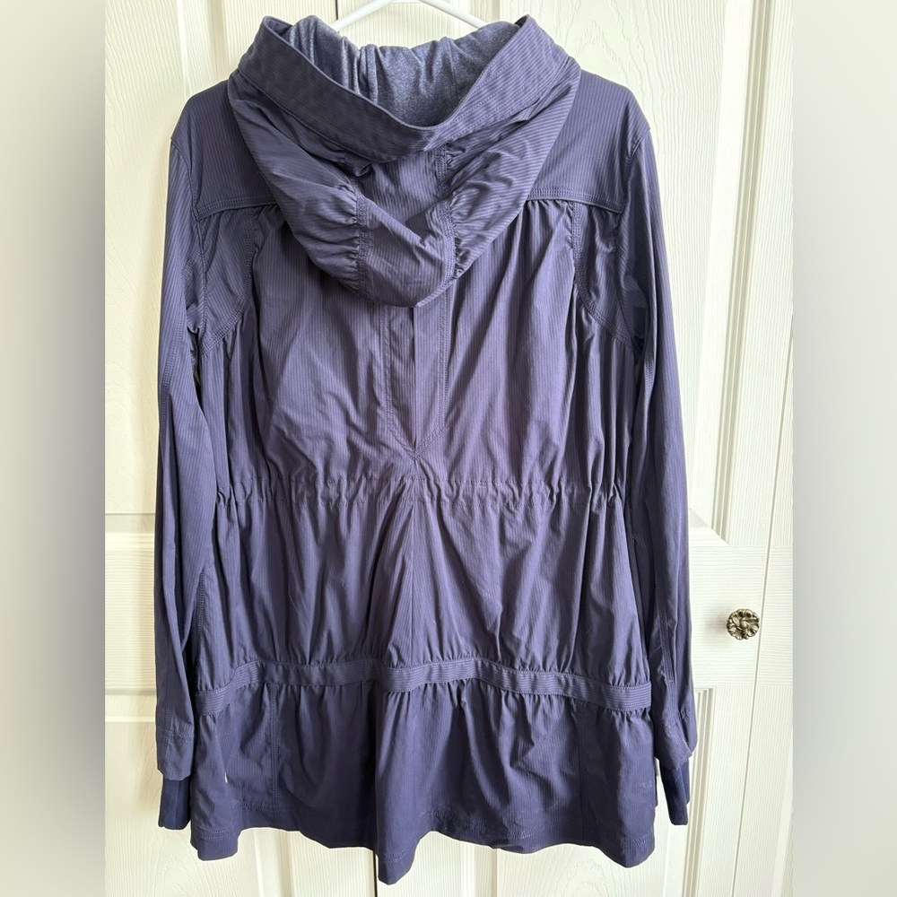 Lululemon spring jacket (size 8) - Picture 2 of 3